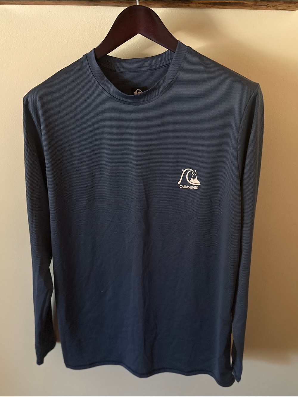 Quiksilver Men’s Long Sleeve Blue Sun Shirt, Size Medium